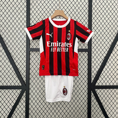 Milan Kids Home 2024/2025 – Maten van 16 tot 28 voor Jonge Rossoneri!